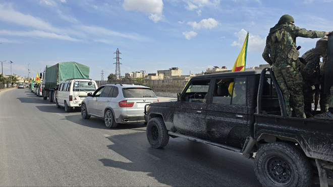 SDG Halep'teki Kürt mahalleleri Eşrefiye ve Şeyh Maksud'dan çekilerek Fırat'ın doğusuna hareket etti